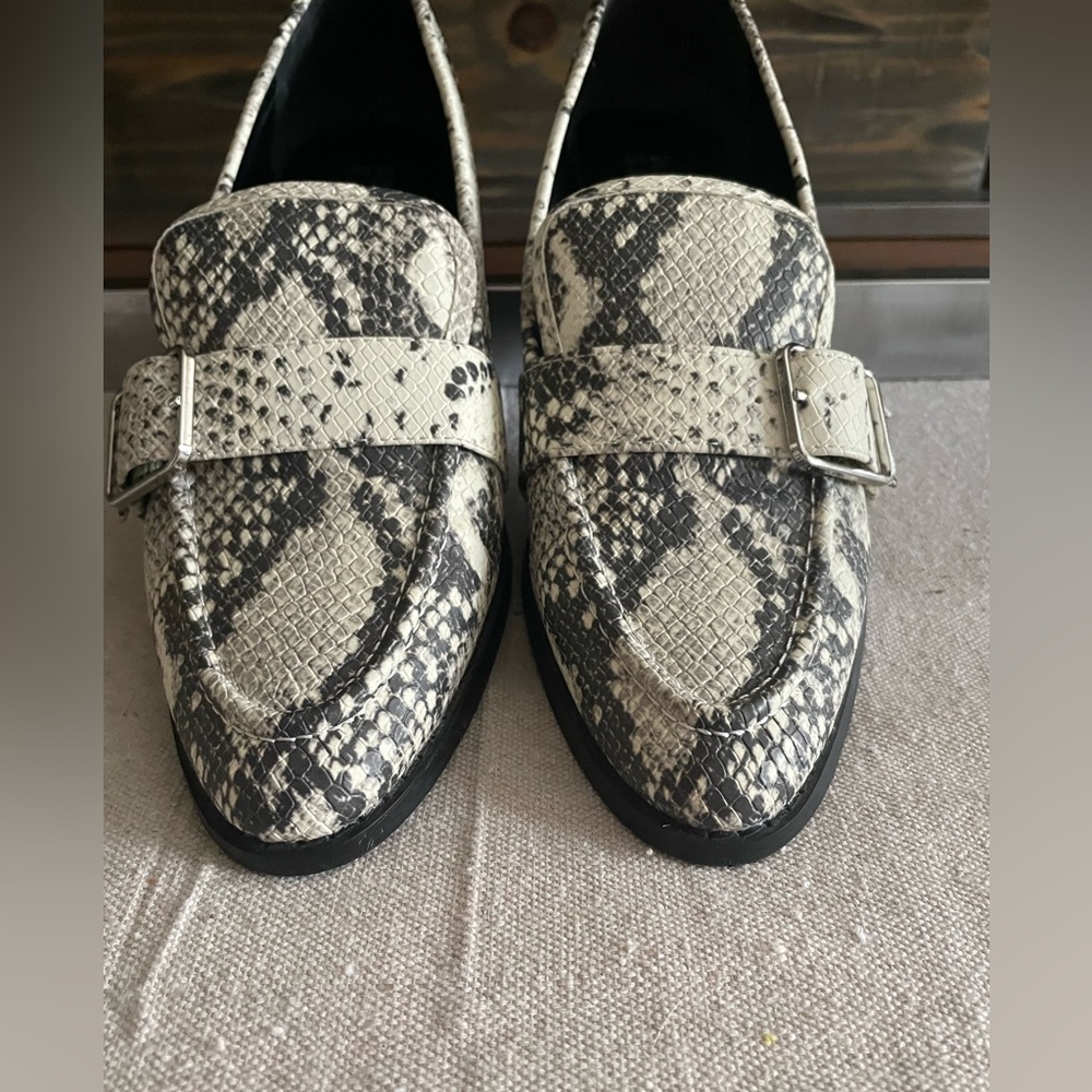 Bleecker & Bond Python Print Buckle Loafers Sz 9.5 - image 3